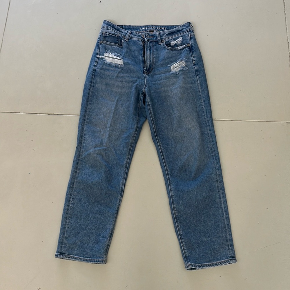 American Eagle Mom Straight Jeans